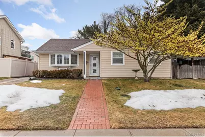 22 Greenway Circle, Syosset, NY 11791 - Photo 22