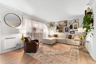 22 Greenway Circle, Syosset, NY 11791 - Photo 6