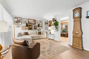 22 Greenway Circle, Syosset, NY 11791 - Photo 4