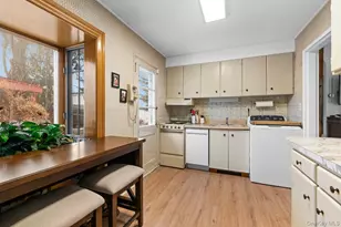 22 Greenway Circle, Syosset, NY 11791 - Photo 14