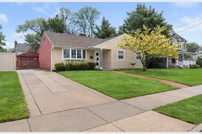 22 Greenway Circle, Syosset, NY 11791 - Photo 1