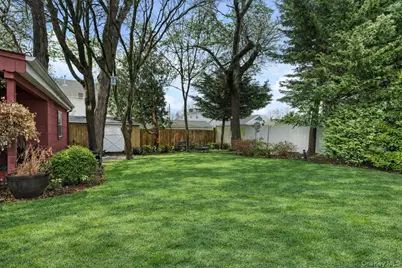 22 Greenway Circle, Syosset, NY 11791 - Photo 26