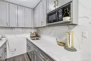 19-07 166th St, Whitestone, NY 11357 - Photo 14