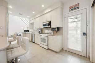 40 Cayuga Ave, Atlantic Beach, NY 11509 - Photo 8