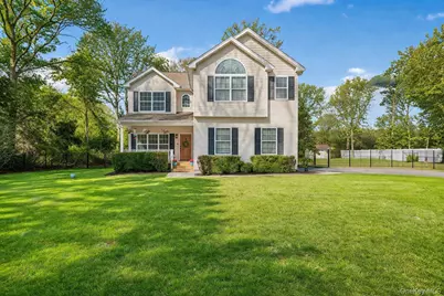 4 Clinton Avenue, Bellport, NY 11713 - Photo 4