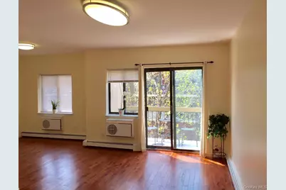 71-35 Sutton Place #3Fl, Fresh Meadows, NY 11365 - Photo 2