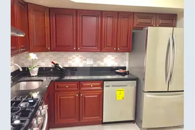 71-35 Sutton Place #3Fl, Fresh Meadows, NY 11365 - Photo 8