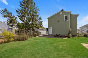 115 Broadmoor Ln, Westbury, NY 11590 - Photo 20