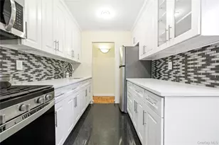 67-50 Thornton Pl, Forest Hills, NY 11375 - Photo 18