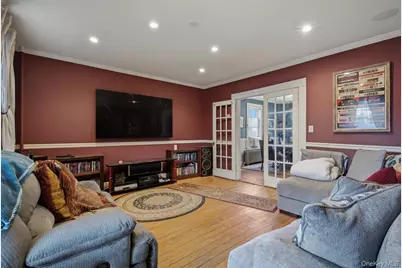 155 Smith Avenue, Islip, NY 11751 - Photo 10