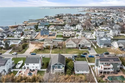 849 E Bay Drive, West Islip, NY 11795 - Photo 22