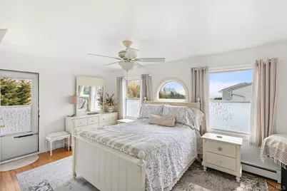 849 E Bay Drive, West Islip, NY 11795 - Photo 10