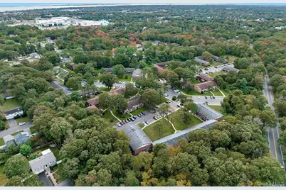 47 Newbrook Lane #47, Bay Shore, NY 11706 - Photo 2