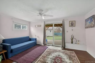 41 N Kings Avenue, Lindenhurst, NY 11757 - Photo 14