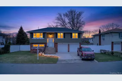 41 N Kings Avenue, Lindenhurst, NY 11757 - Photo 2
