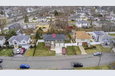 41 N Kings Avenue, Lindenhurst, NY 11757 - Photo 16