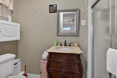 41 N Kings Avenue, Lindenhurst, NY 11757 - Photo 16