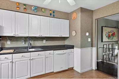 41 N Kings Avenue, Lindenhurst, NY 11757 - Photo 6