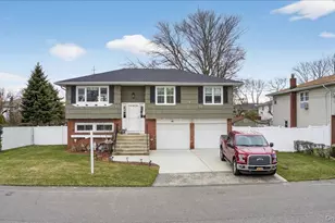 41 N Kings Ave, Lindenhurst, NY 11757 - Photo 2