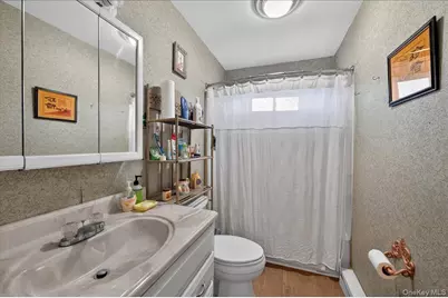 41 N Kings Avenue, Lindenhurst, NY 11757 - Photo 10