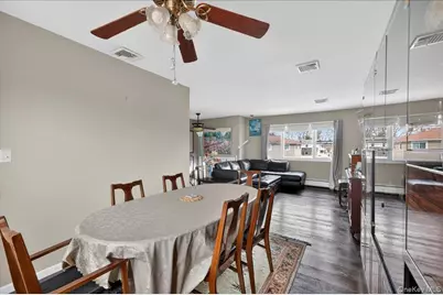 41 N Kings Avenue, Lindenhurst, NY 11757 - Photo 8