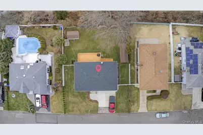 41 N Kings Avenue, Lindenhurst, NY 11757 - Photo 18