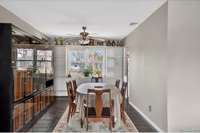 41 N Kings Avenue, Lindenhurst, NY 11757 - Photo 8