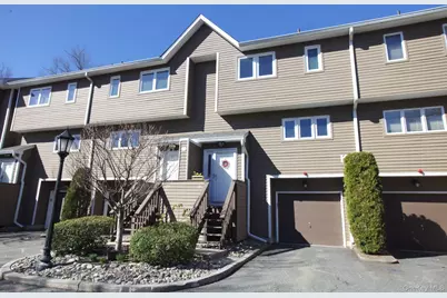 74 Village Green, Bardonia, NY 10954 - Photo 2