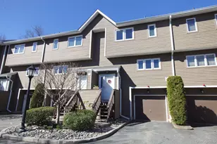 74 Village Green, Bardonia, NY 10954 - Photo 2