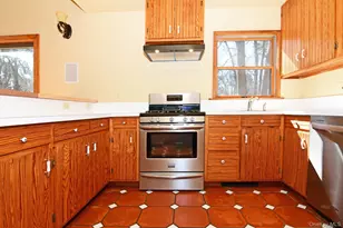 5 Arthur St, Riverhead, NY 11901 - Photo 8