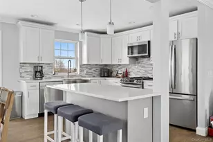 281 Clinton Ave, Patchogue, NY 11772 - Photo 4