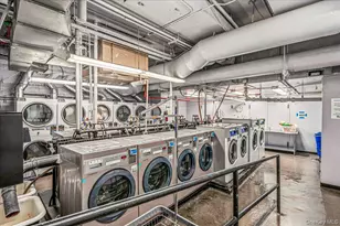 305 E 40th St, New York, NY 10016 - Photo 18