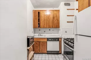 305 E 40th St, New York, NY 10016 - Photo 14