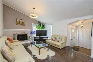 68 Lauren Ave, Dix Hills, NY 11746 - Photo 4