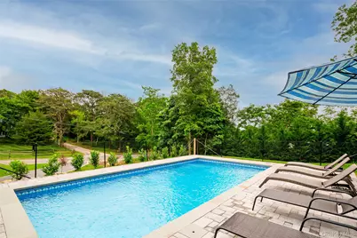 15 S Beach Road, Southampton, NY 11968 - Photo 2