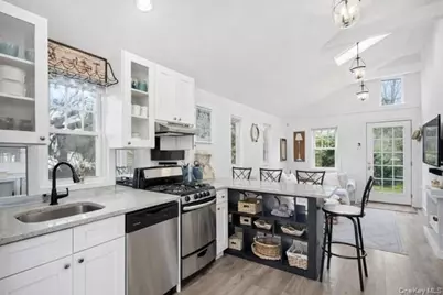 435 Montauk Highway, Westhampton Beach, NY 11978 - Photo 2