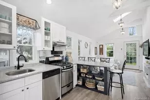 435 Montauk Hwy, Westhampton Beach, NY 11978 - Photo 2