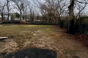 546 Granny Rd, Medford, NY 11763 - Photo 14