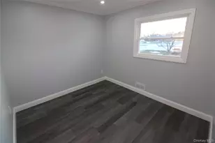 26 Circle Ln, Bay Shore, NY 11706 - Photo 20