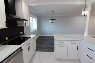 26 Circle Ln, Bay Shore, NY 11706 - Photo 10