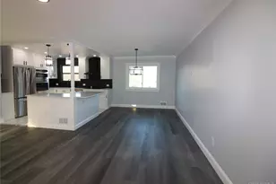 26 Circle Ln, Bay Shore, NY 11706 - Photo 4