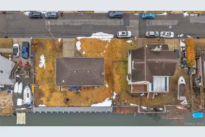 2666 Peconic Avenue, Seaford, NY 11783 - Photo 30