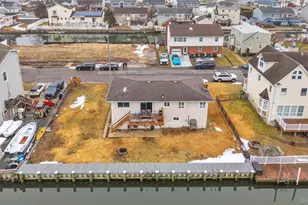 2666 Peconic Ave, Seaford, NY 11783 - Photo 28