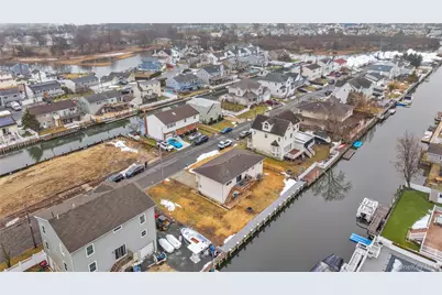 2666 Peconic Avenue, Seaford, NY 11783 - Photo 24