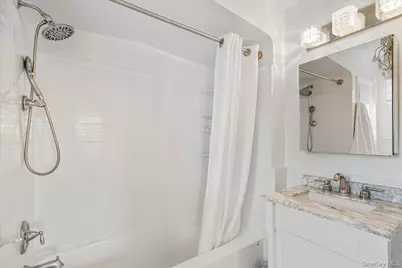 13 Arbor Place, Glen Cove, NY 11542 - Photo 18