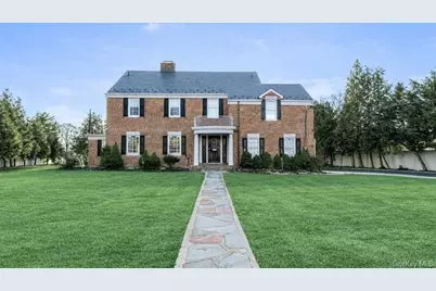 13 Arbor Place, Glen Cove, NY 11542 - Photo 1