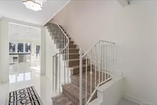 13 Arbor Pl, Glen Cove, NY 11542 - Photo 2