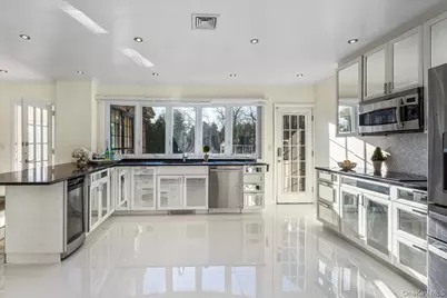 13 Arbor Place, Glen Cove, NY 11542 - Photo 10