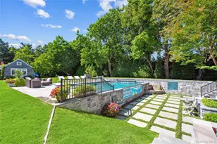 137 Montauk Hwy, Quogue, NY 11959 - Photo 8