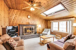 893 Connetquot Ave, Islip Terrace, NY 11752 - Photo 16